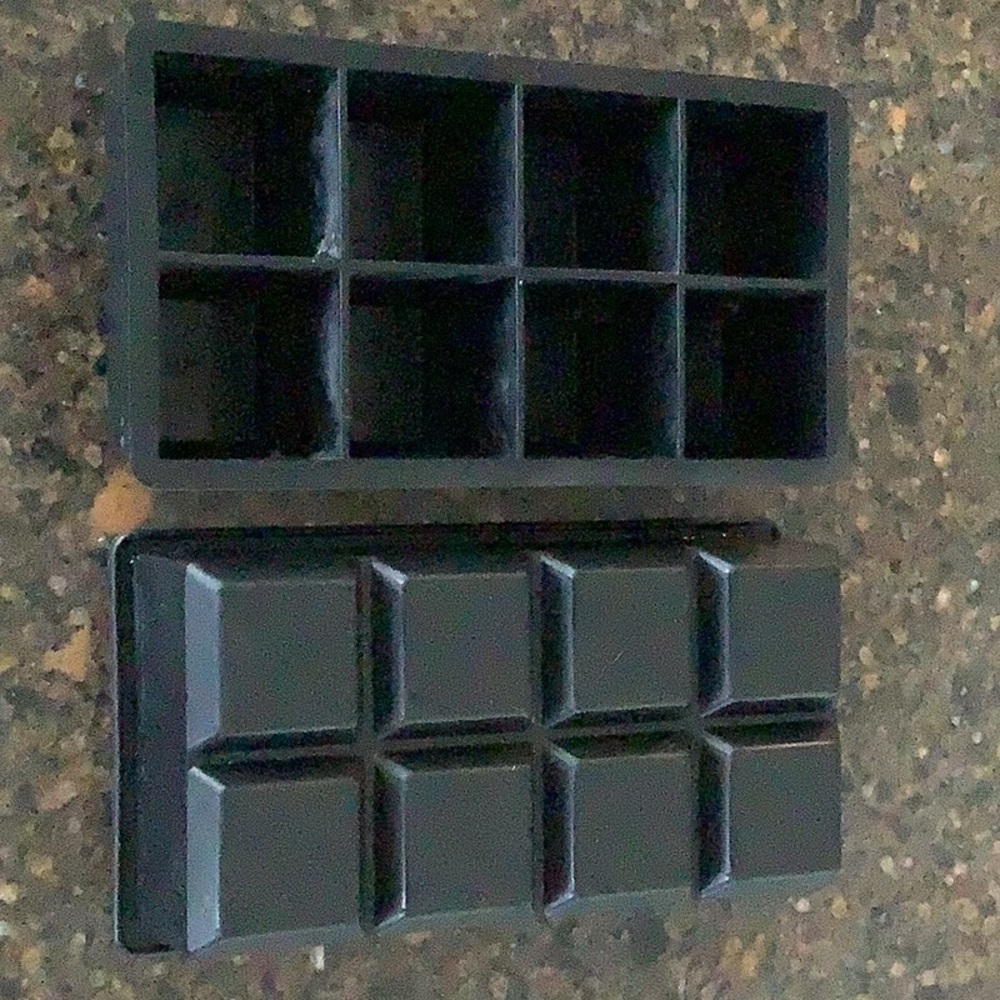 2 Silicone ice cube trays